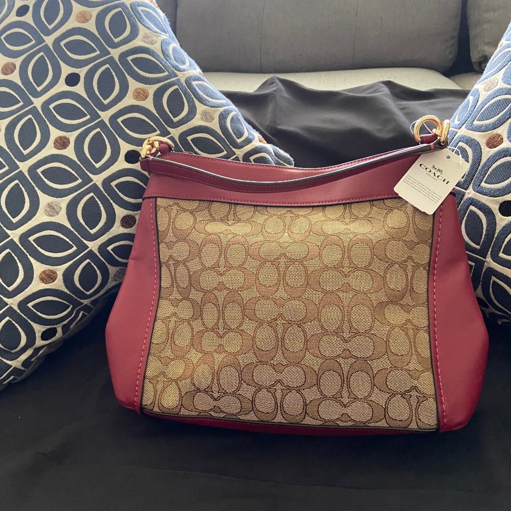 Lexy Shoulder Bag in Signature Jacquard